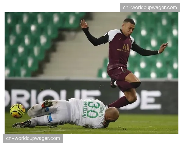 复盘“巴黎德比”：圣埃蒂安如何用防守反击逼平大巴黎