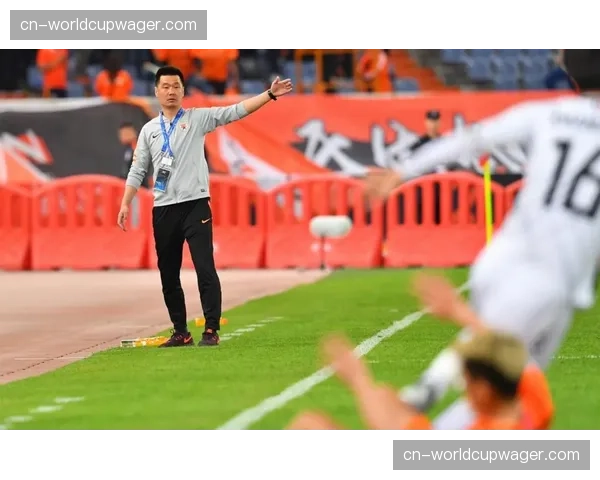 半场战报:十人作战的狼队1-0领先阿斯顿维拉 半场战报:十人作战的狼队1-0领先阿斯顿维拉