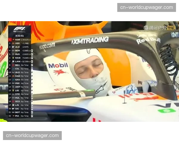 里卡多场边观战,用车队无线电为替补车手劳森提供建议 里卡多场边观战,用车队无线电为替补车手劳森提供建议