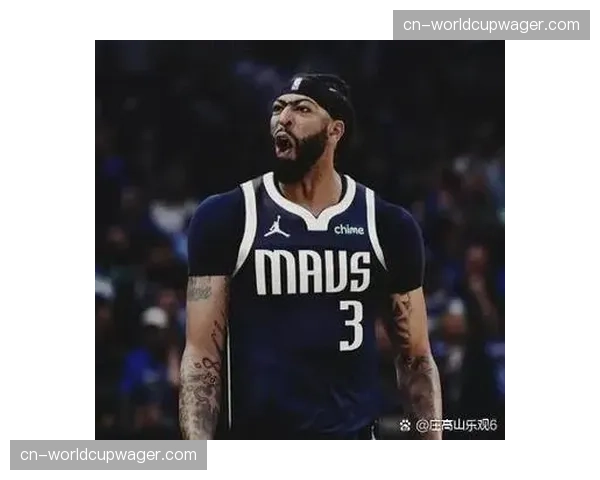 战术预测:面对换防能力强的凯尔特人,独行侠的ATO战术将更多依赖无球跑动。 战术预测:面对换防能力强的凯尔特人,独行侠的ATO战术将更多依赖无球跑动。