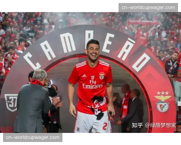 欧联杯半决赛抽签结果：利物浦对阵本菲卡，西汉姆联迎战AC米兰